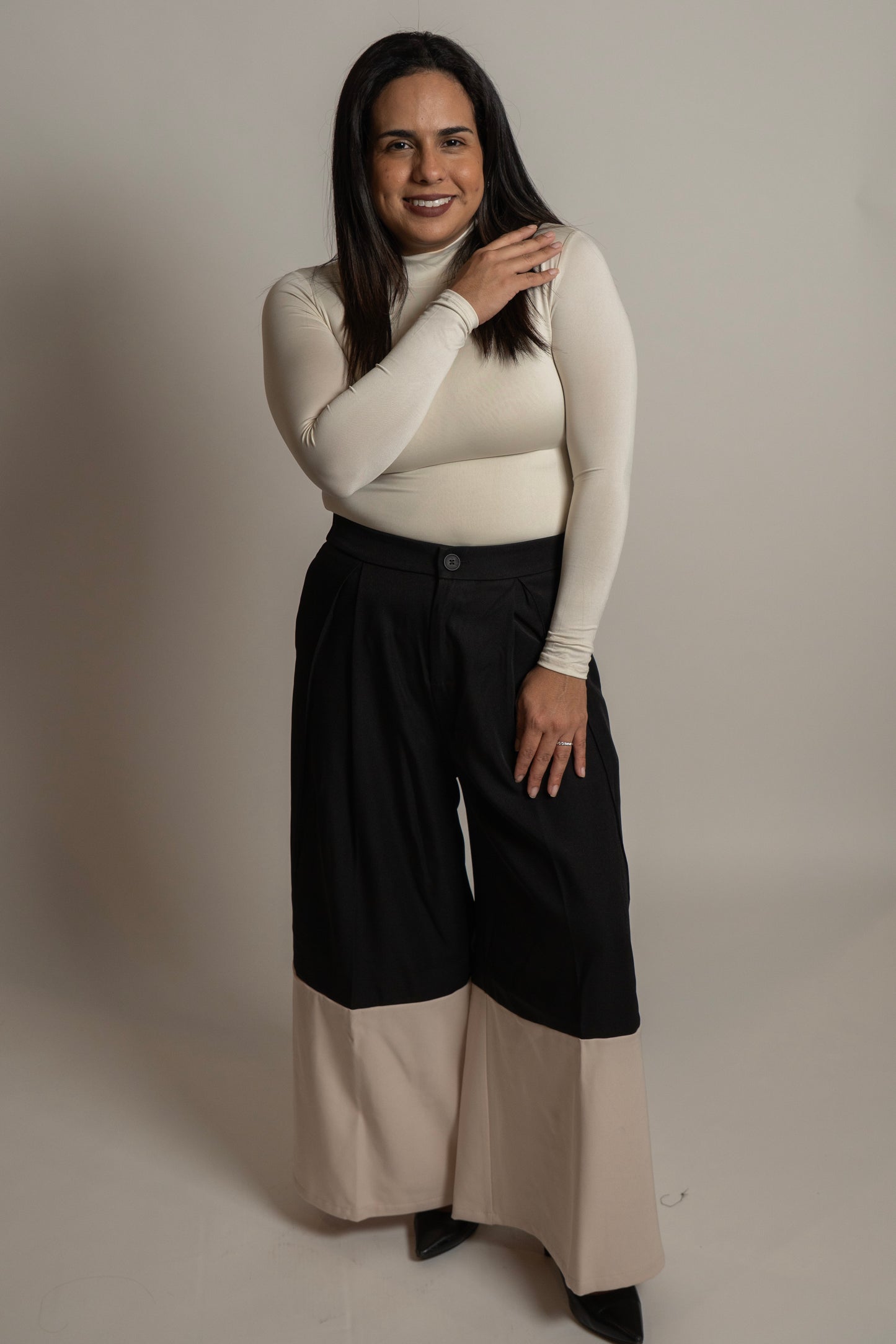 Fitted White Neck Bodysuit