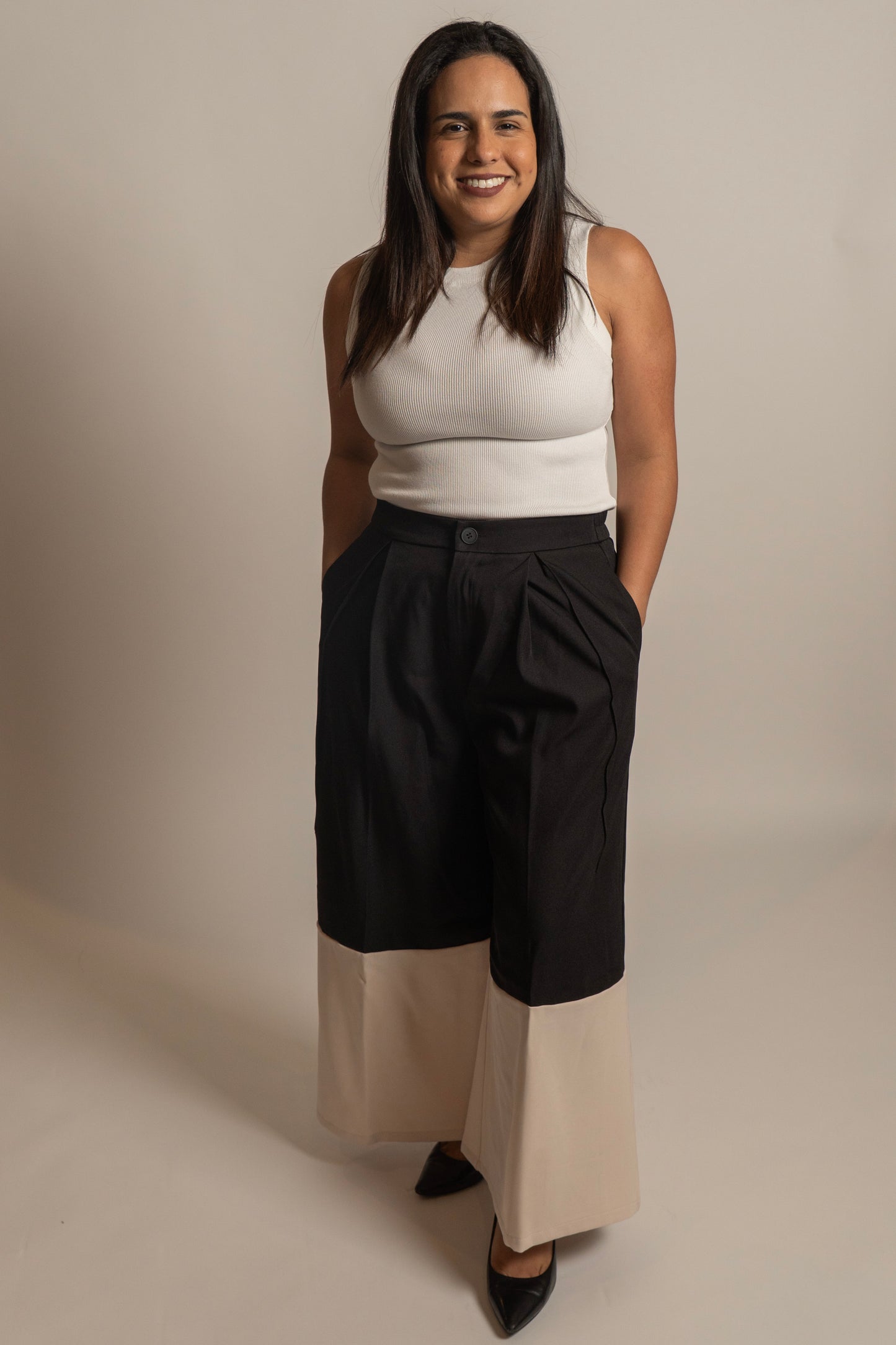 Sleeveless White Round Neck Basic Top
