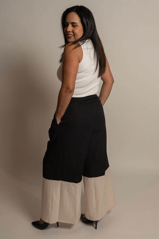 Sleeveless White Round Neck Basic Top